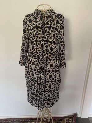 $25 • Buy Jacquie Long Sleeved Dress Size 8