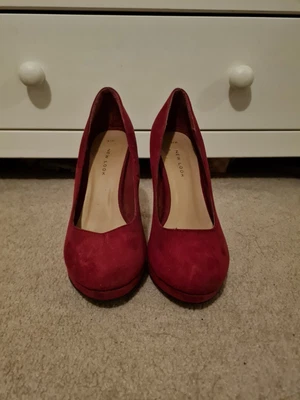£5 • Buy Magenta Suede Heeled Court Shoes Size 4