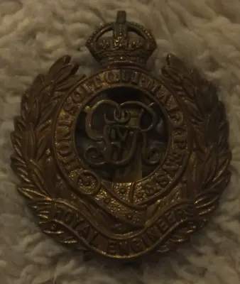 Vintage  Royal Engineers Honi Soit Qui Mal Y Pense Gr V Cap Badge • £5