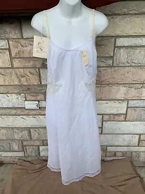 NWT VINTAGE  Barbizon Contura Tafredda Full Slip Sz 38 Ivory Nylon Blend W/ Lace • $20