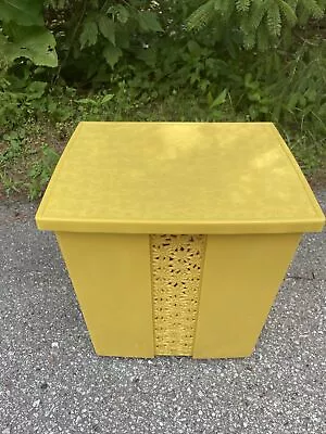 Vintage Clothes Hamper Plastic With Lid Daisy Retro Yellow Fesco 8908 1970's  • $38.59