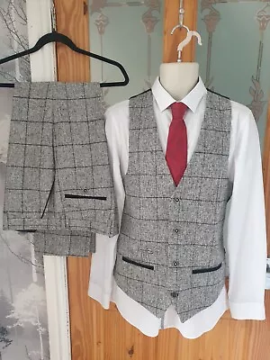 Marc Darcy Mens 2 Pc Suit Grey Check Tweed Feel Waistcoat Trousers 42r  W34 L31 • £44.95