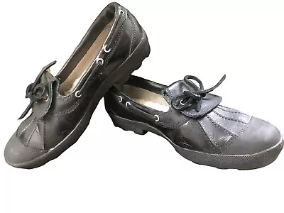 UGG Ashdale Women's Duck Shearling Black Lined Boat Shoes 1001768 Size 8.5 • $42.99