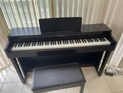 Piano - Yamaha Clavinova CLP 625 -  • $900