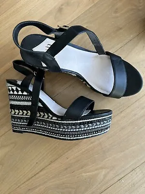 BRAND NEW Stunning Blk And Silver Wedge Sandals Size 6 • £22.50