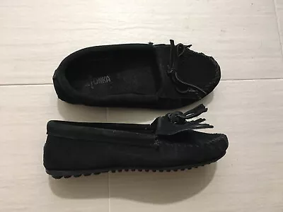 Minnetonka Womens Shoes Kilty Black Suede Wedge Fringe Moccasins Bow Size 6 • $35