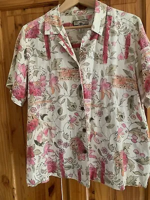 £4 • Buy Ladies Shirt XL, Tropical Print On Cream Background