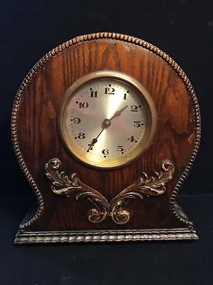 An Oak Cased Balloon Shaped 1930s Mantel Clock • £20