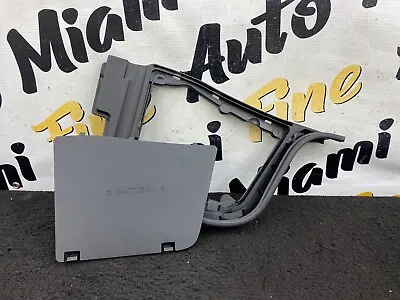 2013 Infiniti G37 Coupe Ipl Oem Battery Cowl Cover Panel • $80