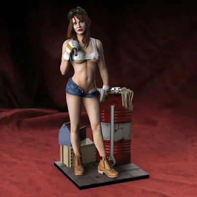 Royal Models 1/35 Garage Girl • $28.50