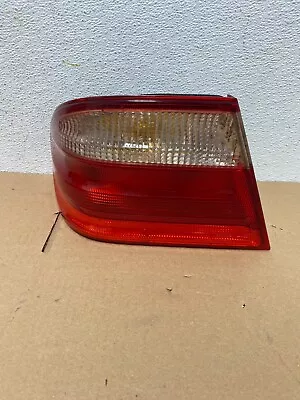 2000-2002 Mercedes-Benz E-CLASS E430 E320 Left Driver Side Tail Light 9736N DG1 • $34.50