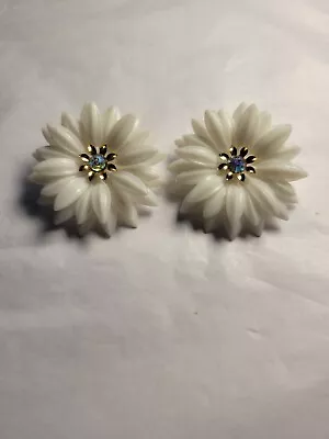 Vintage Coro White Soft Plastic Borealis Rhinestone Daisy Clip Earrings • $20