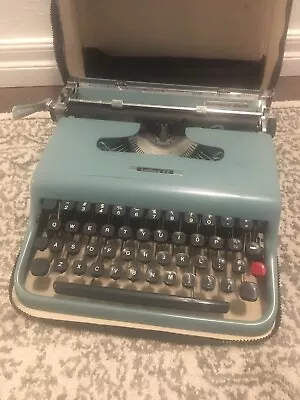 Underwood Olivetti Vintage Portable Typewriter Lettera 22 • $92.50