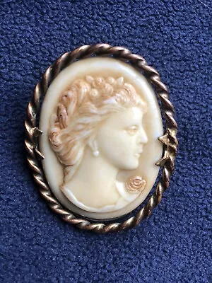 Antiques Cameo Brooch In Gold Metal Frame • £5