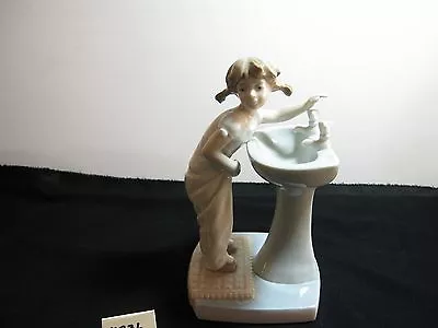 Lladro Girl At Sink 7 1/2 H #4838 Excellent Condition. • $124.95