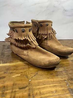 Minnetonka Moccasins 697T Women's Size 7 Double Fringe Boot Side Zip Suede Shoes • $33