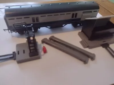 OO Gauge Triang Operating Mail Coach With All Accessories • £5