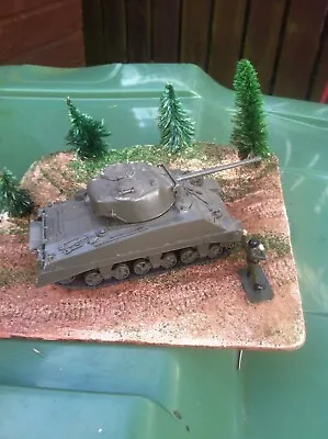 1  48    SMALL DIORAMA/BASE  SHERMAN TANK   Built NOT  Painted • £14.99