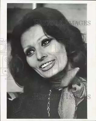 1979 Press Photo Actress Sophia Loren Talking With Reporter - Lrb37607 • £19.19