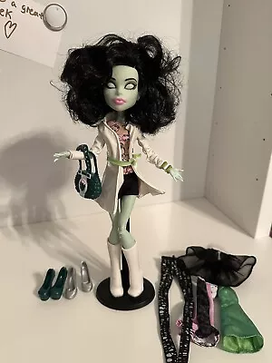 Scarah Screams Love Fashion Monster High Doll • $50