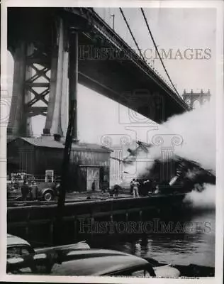 1952 Press Photo New York Five-alarm Fire At Manhattan Bridge Waterfront NYC • $15.99