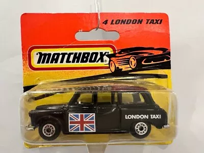 Matchbox MB-4 London Taxi Holiday Edition With Flag - International Short Card • $12