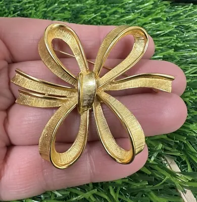 Vintage Signed Monet Christmas Gift Bow Ribbon Brooch Pin Textured Gold Tone • $17.99