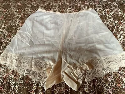Ladies Vintage Tap Pants Panties Vanity Fair Size 8 • $7.99