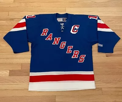 Authentic Vintage Mark Messier Rangers Jersey CCM - Size M Excellent Condition  • $169.99