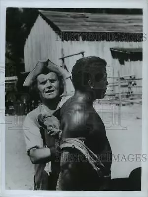 1977 Press Photo John Amos Vic Morrow Star In  Roots  - Spp41263 • $16.99