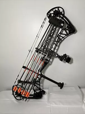 Mathews Traverse 65# RH 29” Loaded Ready To Shoot With Arrows New Strings EUC • $814.99