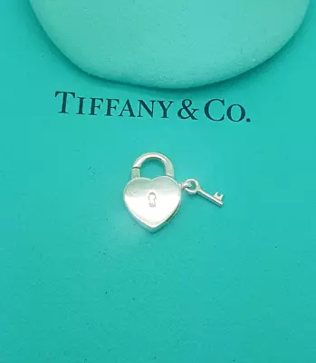 £287.99 • Buy Tiffany & Co. Very RARE Hear And Key Clasp Lock Link Charm Pendant Only