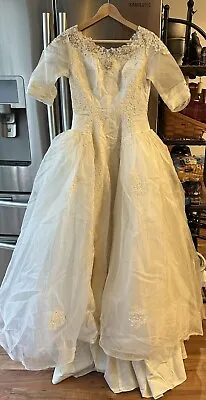 Vintage Early 1960's Wedding Gown Lace And Organza With Tulle VTG Size 8 EUC • $69.95