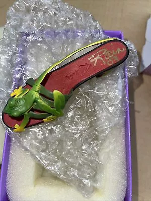 $22.99 • Buy Willitts RAINE Collectible Just The Right Shoe 2000 RIBETING #25075 Signed In 03