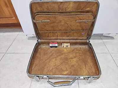 Vintage American Tourister Brown Briefcase  19  X 13  With Orig Tag & 2 Keys • $19