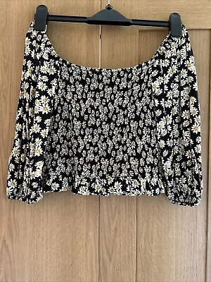 New Look - Black Daisy Print Shirred Off Shoulder Cropped Top  Size 14 • £3.50