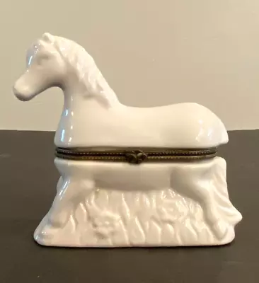 VINTAGE CERAMIC WHITE HORSE TRINKET BOX W/HINGED LID-GREENBRIER INTERNATIONAL-EC • $12.99