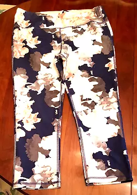 Marika Sport Navy Floral Capri Leggings Size L 12/14 Activewear • $2.95