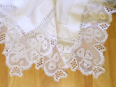 $26.91 • Buy VINTAGE Tablecloth DEEP HAND CROCHETED LACE White SHAMROCK Antique STUNNING