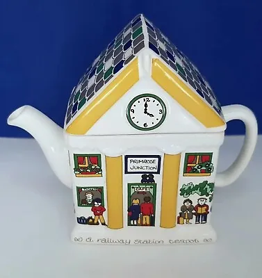 English Life Teapots By Wade Station Teapot Barry Smith & Barbara Wootton Design • £9.99