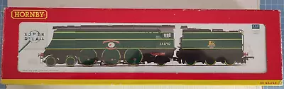 Hornby OO Gauge. R2692 BR Battle Of Britain Loco 'Sir Eustace Missenden' 34090 • £119.95