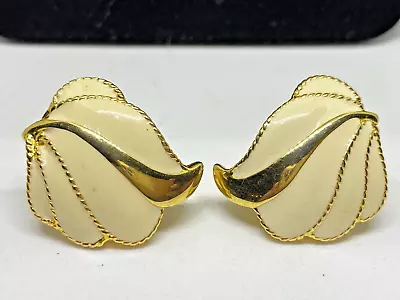 Vintage Signed JS Beige Enameled Gold Tone Screw Back Clip Earrings • $14.44