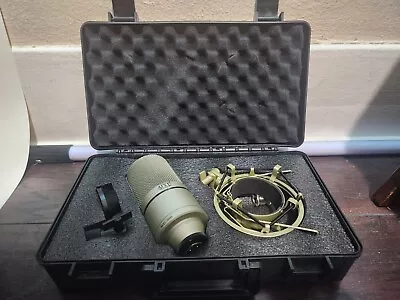 MXL 990 Professional Microphone W/CASE And Mic Holder • $75