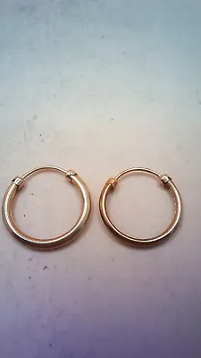 9 Ct Gold Small Hoop Earrings. • £17