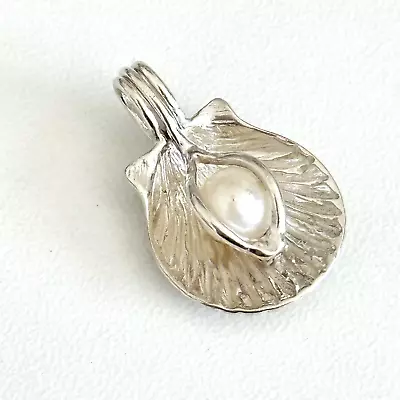 Vintage 925 Sterling Silver Genuine Pearl Sea Shell Clam Ladies Pendant • $29.99