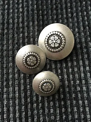 Vintage-look Solid Silver Coloured Metal Buttons Central Flower Motif 4 Sizes • £7.95