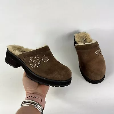 UGG Shearling Clog Women’s 7 Brown Suede Embroidered Flower Sheepskin Lined Mule • $50.15