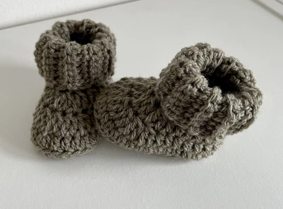 £6.99 • Buy NEW!! Handmade Crocheted/Knitted Baby Cuffed Ribbed Booties 0-3 Months KHAKI