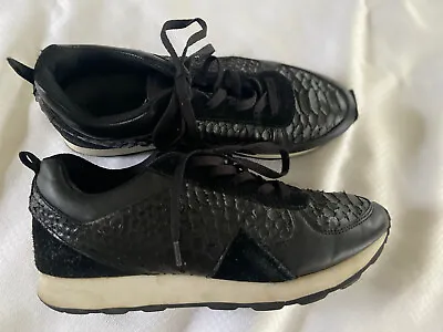 Zara Sz Eur 39 / US 8 8.5 Black Textured Sneakers Shoes • $8.99