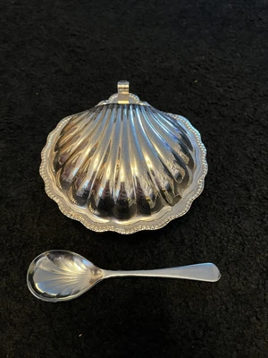 £10 • Buy Vintage Silver Plated Butter Dish
